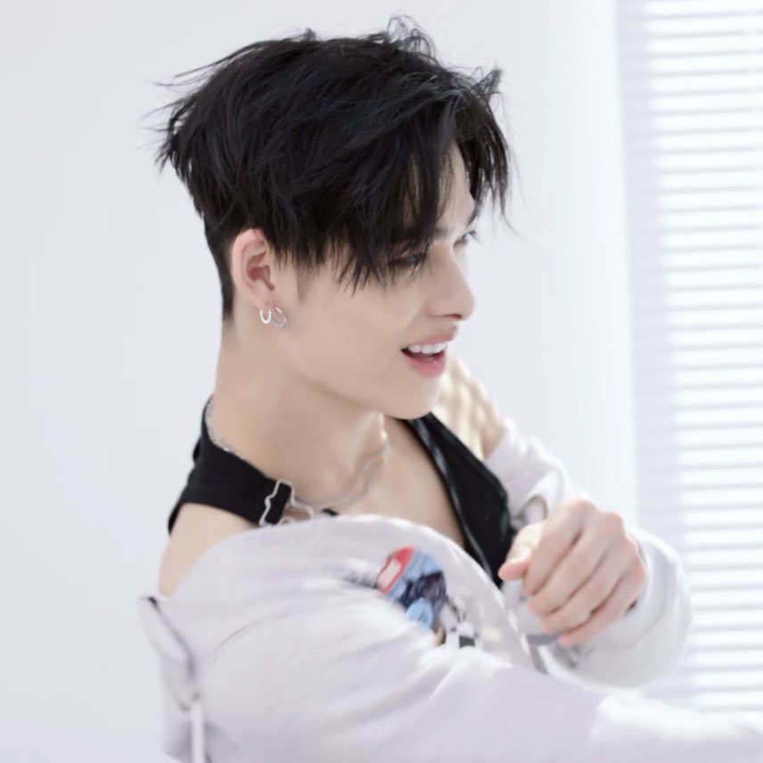 Behind-the-scenes cut of NI-KI (ENHYPEN)