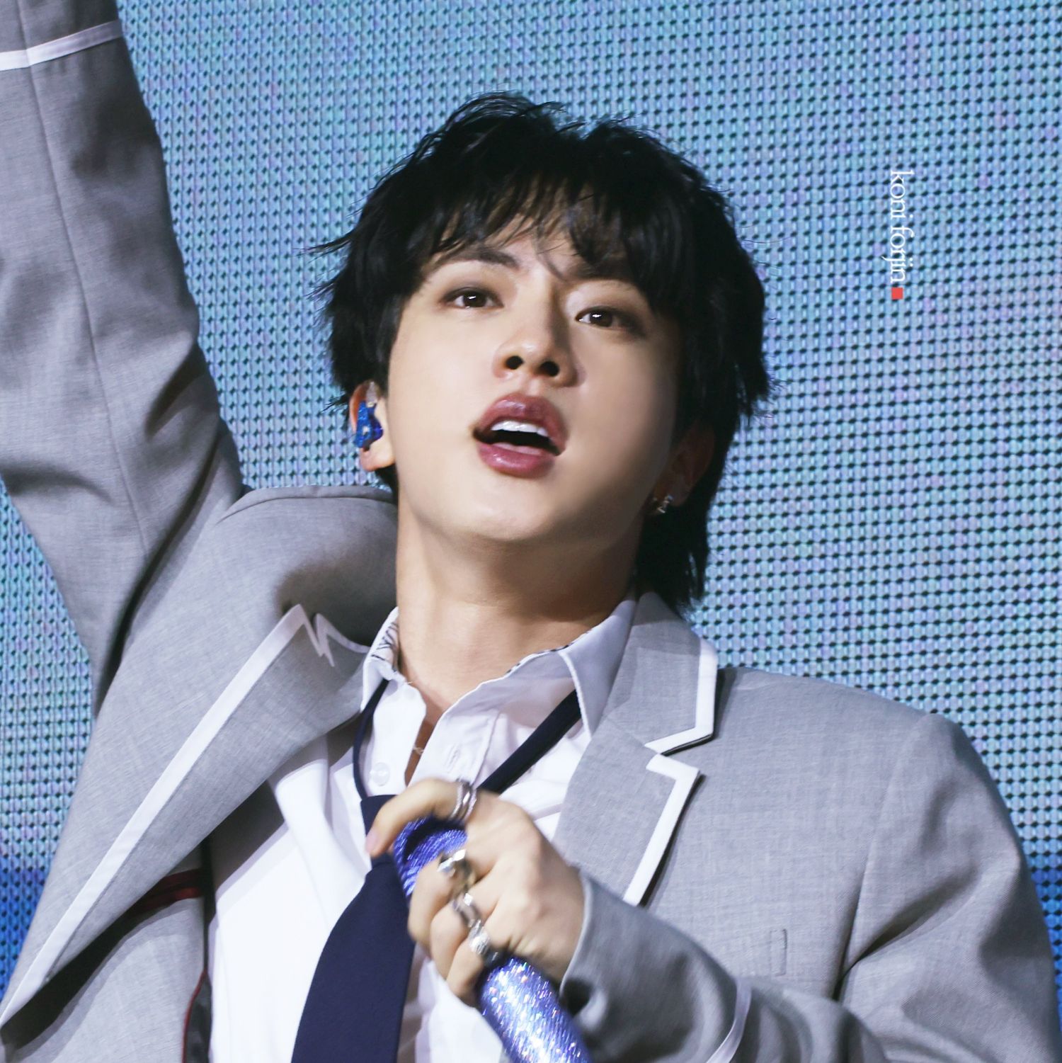 진 (방탄소년단)의 비하인드 컷