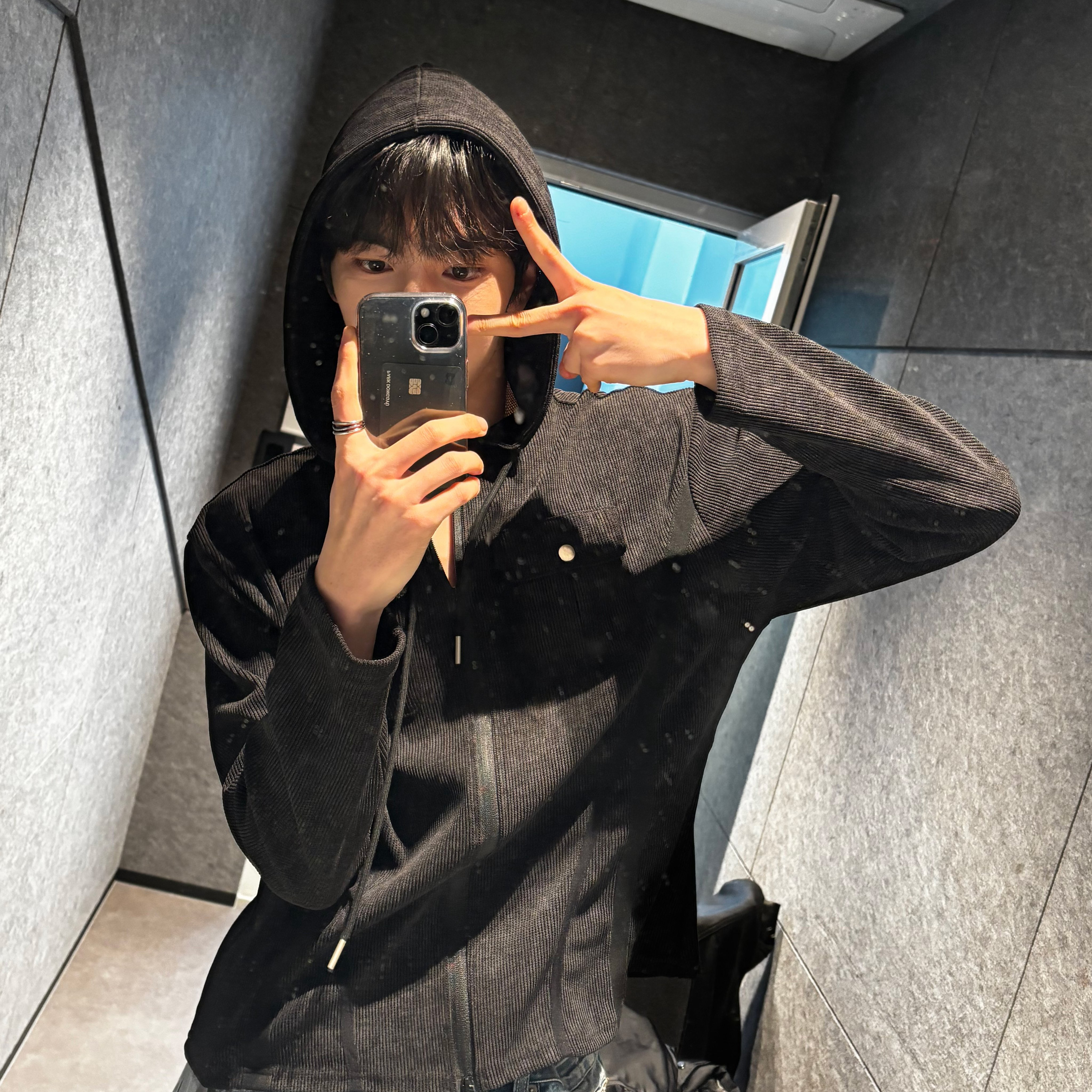 Behind-the-scenes cut of Donggyu (TUNEXX)