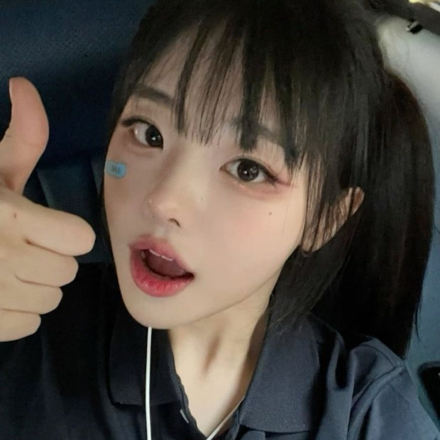 Behind-the-scenes cut of Hina (QWER)