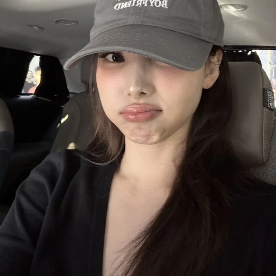Latest photo of Nayeon (TWICE)