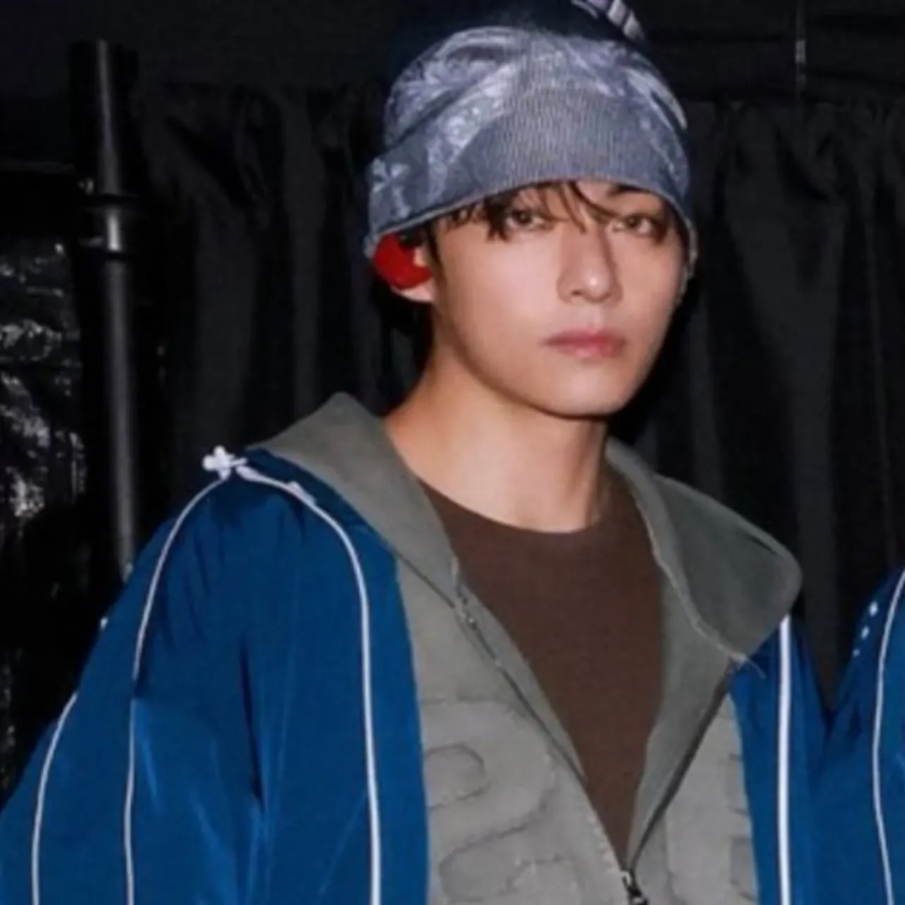 Behind-the-scenes cut of V (BTS)