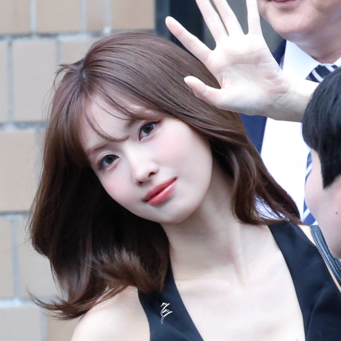 Behind-the-scenes cut of Momo (TWICE)