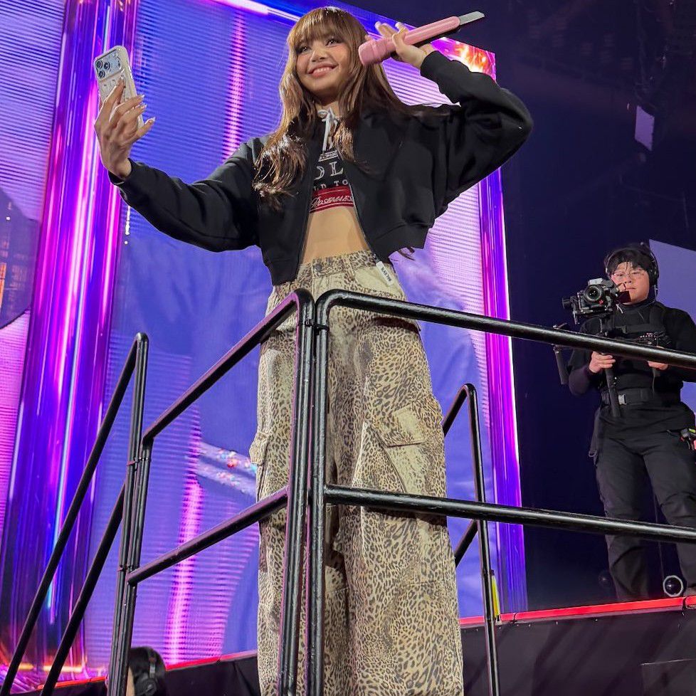 Foto aktivitas terbaru Lisa (BLACKPINK)