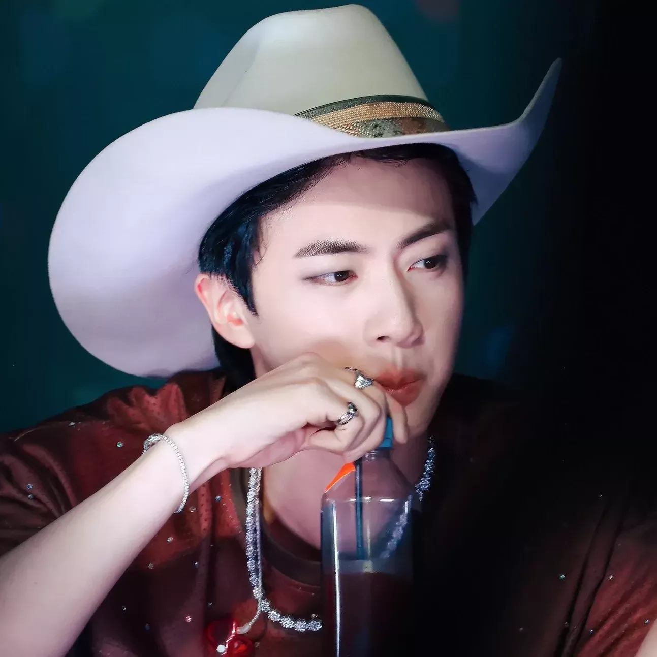 Momen yang diabadikan oleh penggemar Jin (BTS)