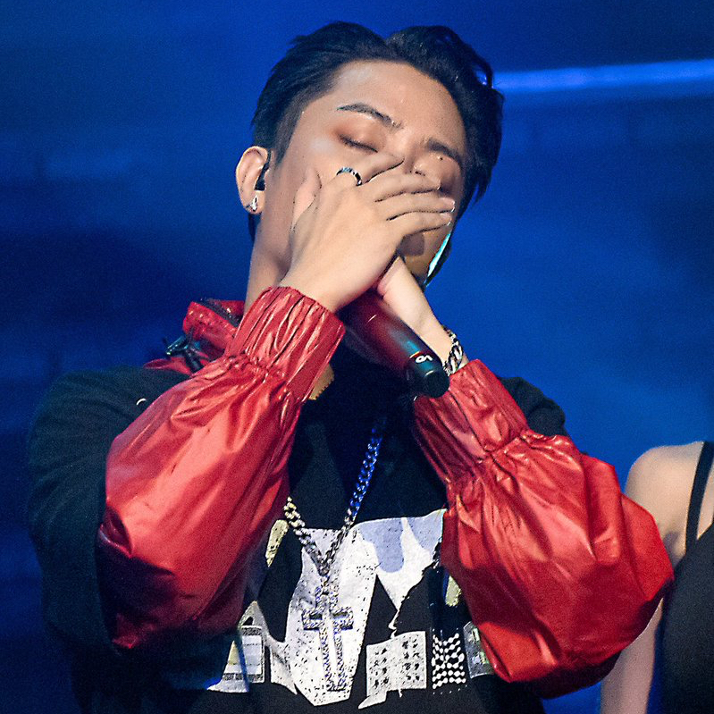 Behind-the-scenes cut of SECHSKIES