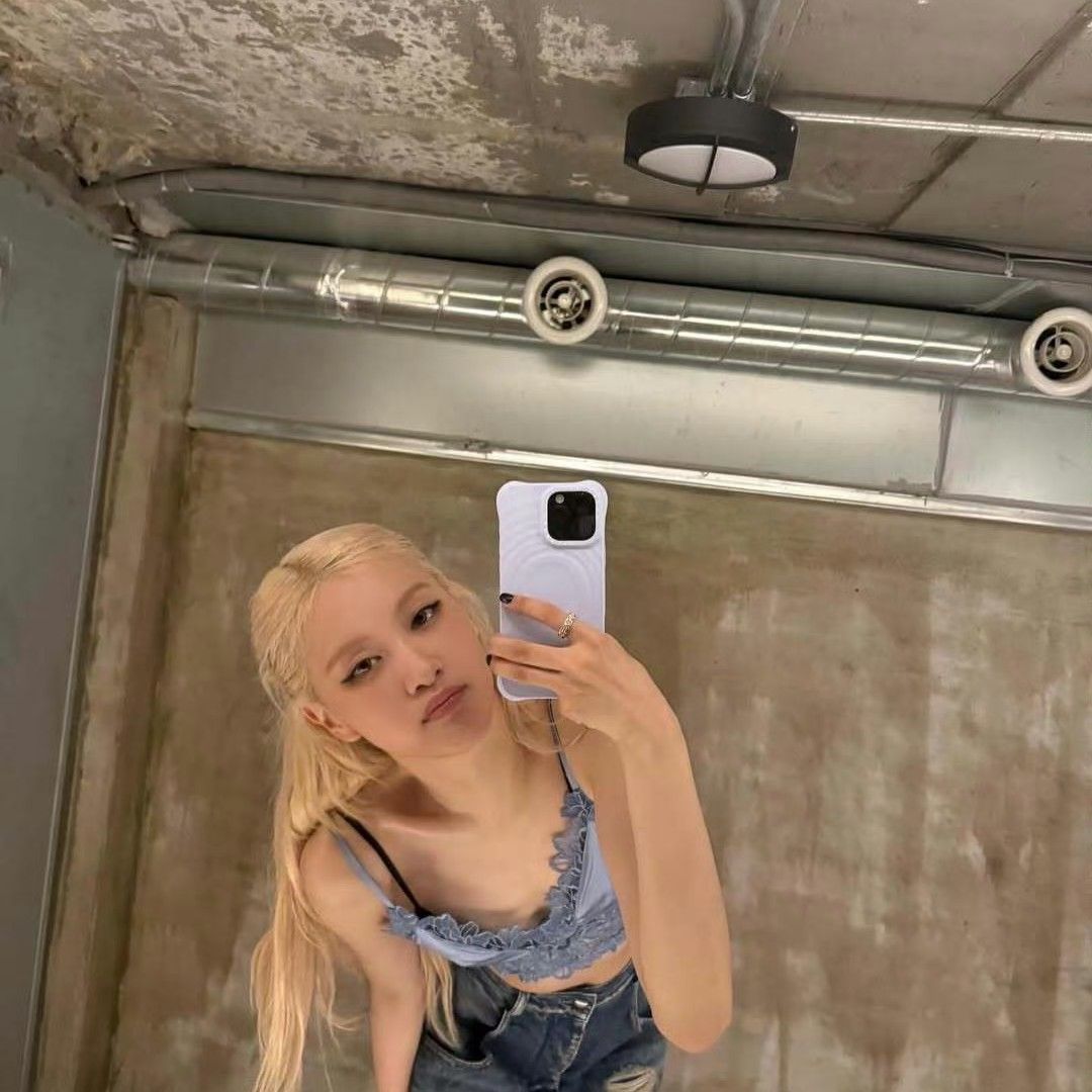 Behind-the-scenes cut of ROSÉ (BLACKPINK)