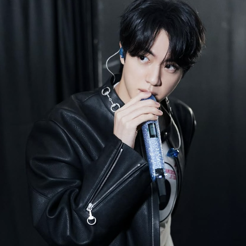 진 (방탄소년단) 최근 활동샷