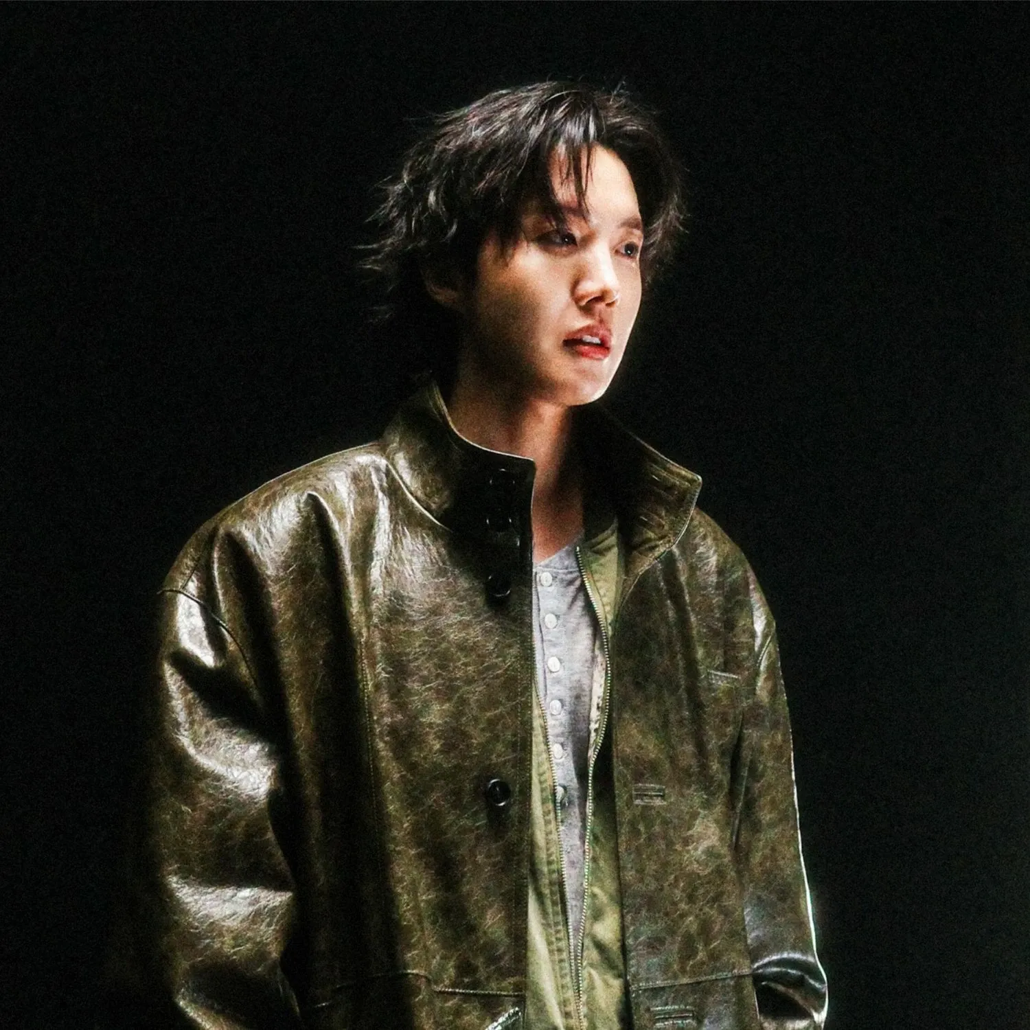Foto aktivitas terbaru j-hope (BTS)