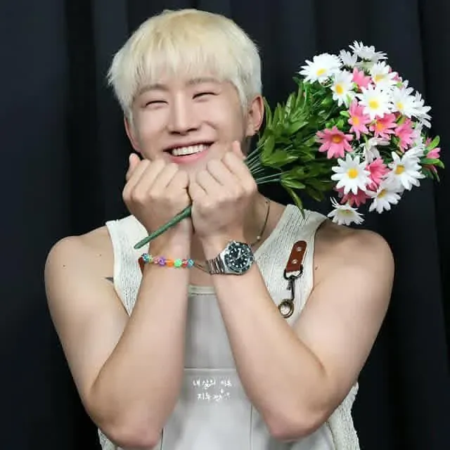 Behind-the-scenes cut of Jinjin (ASTRO)