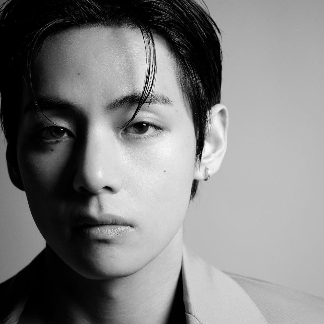 Behind-the-scenes cut of V (BTS)