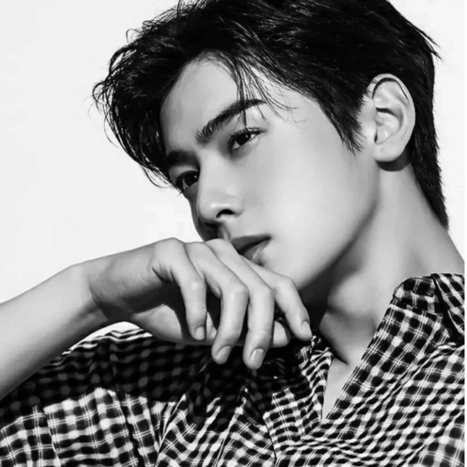 Latest photo of Eunwoo (ASTRO)