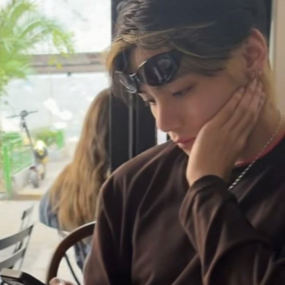 Latest photo of V (BTS)