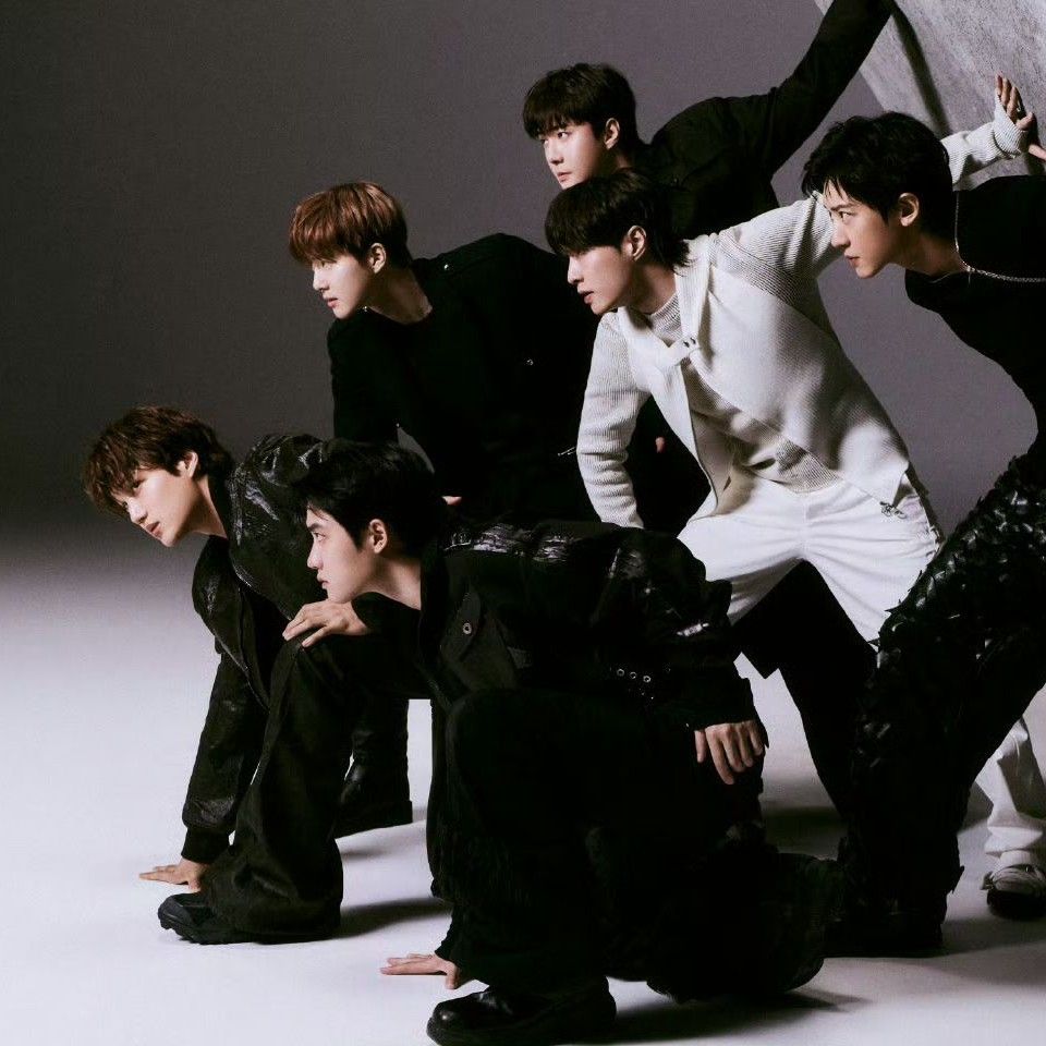 Latest photo of EXO