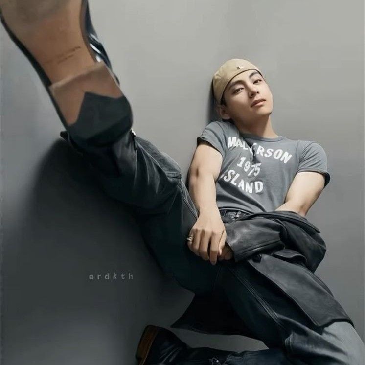 Foto aktivitas terbaru V (BTS)