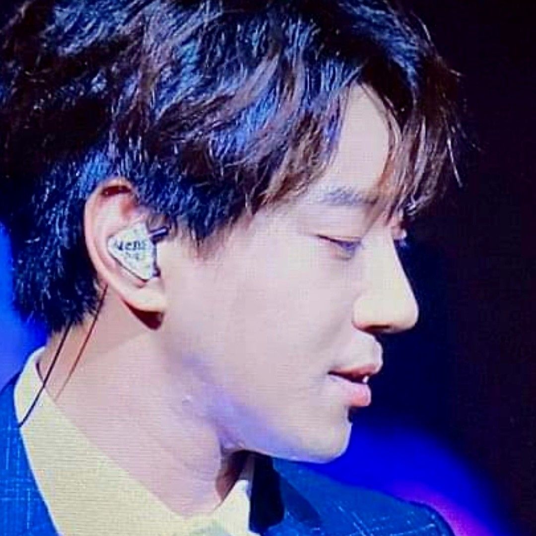 Recent activity shot of Hwang Chiyeol