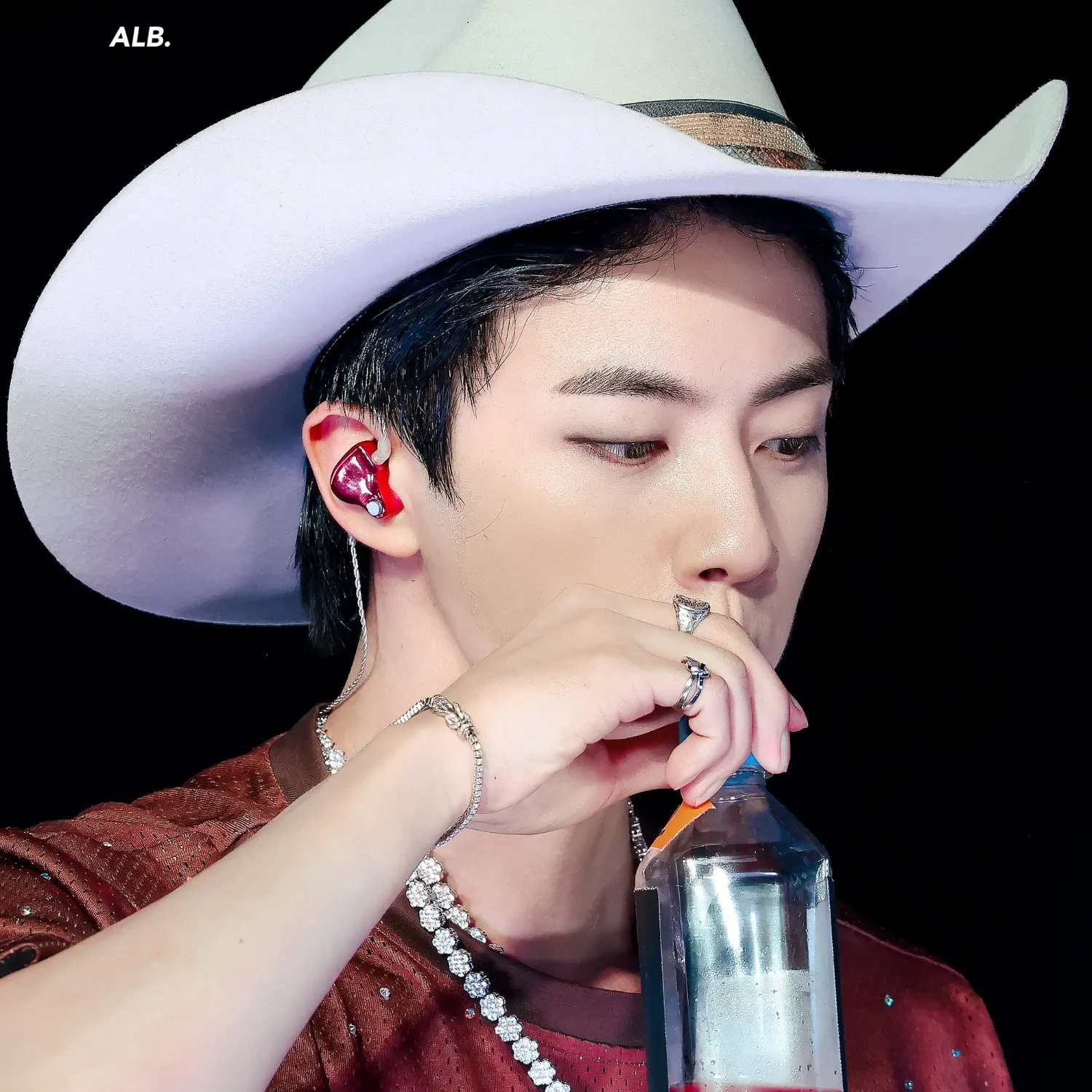 Foto aktivitas terbaru Jin (BTS)