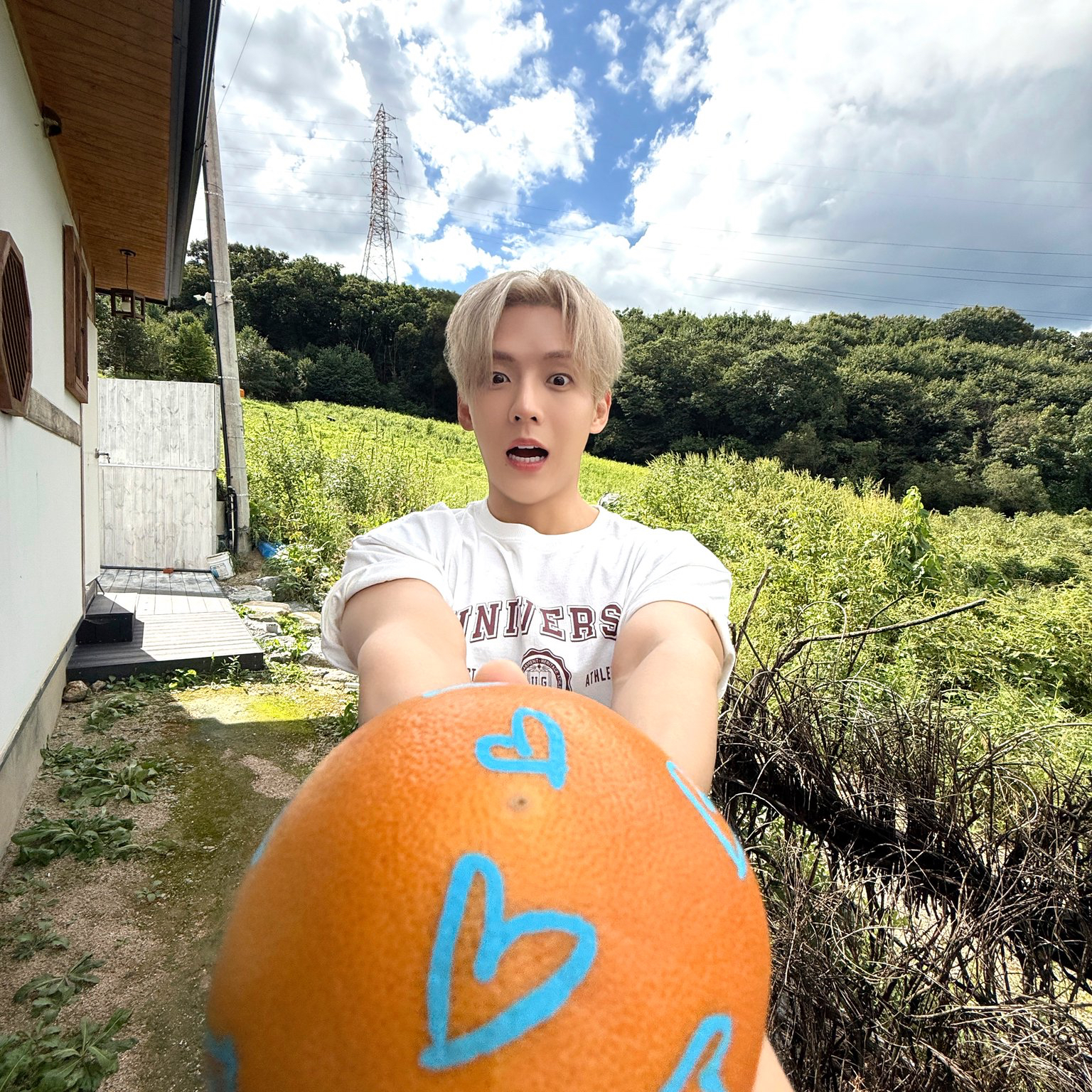 Recent activity shot of Lee Minhyuk (BTOB)