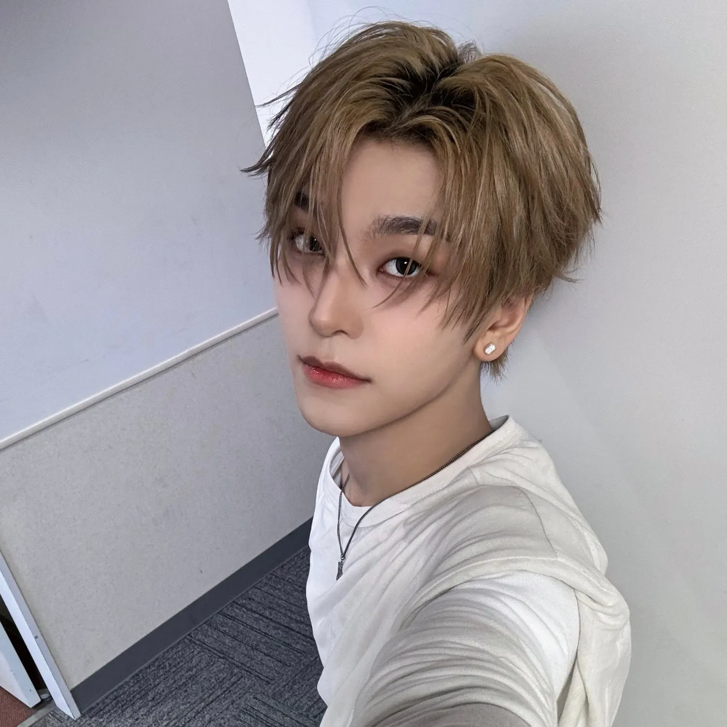 Behind-the-scenes cut of He Xinlong (ALPHA DRIVE ONE)