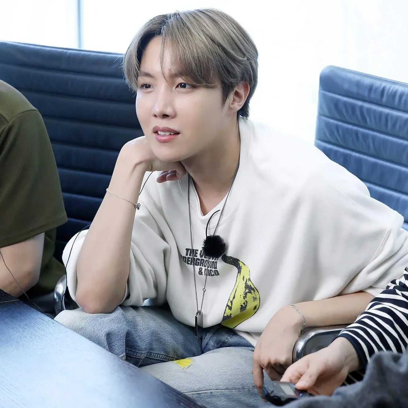 Foto aktivitas terbaru j-hope (BTS)