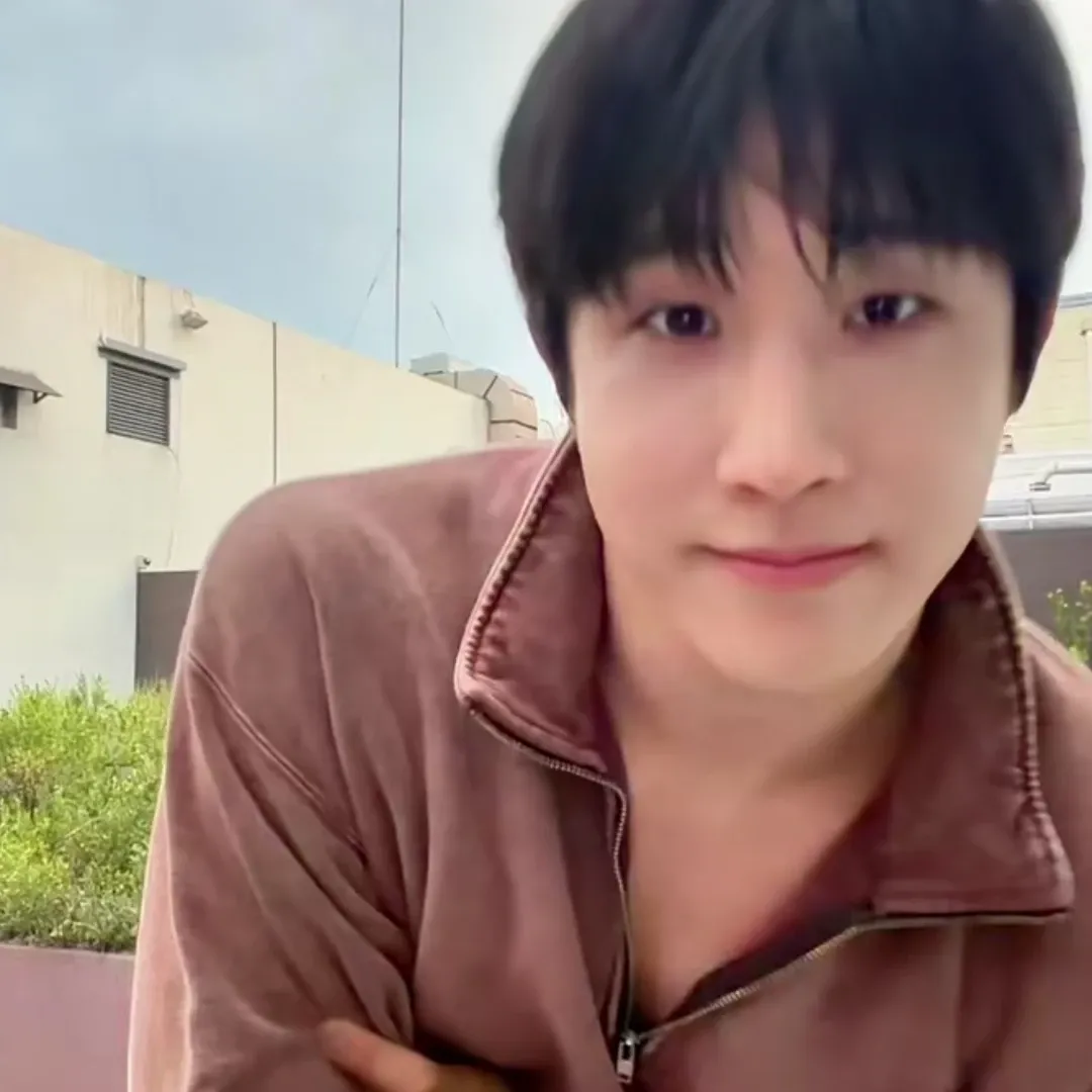 Latest photo of Jinjin (ASTRO)