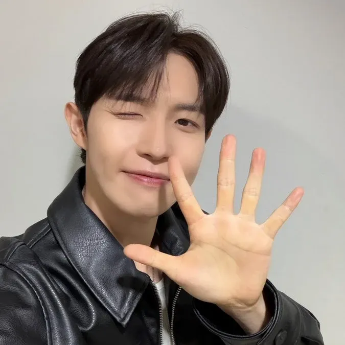 Behind-the-scenes cut of Kim Jaehwan