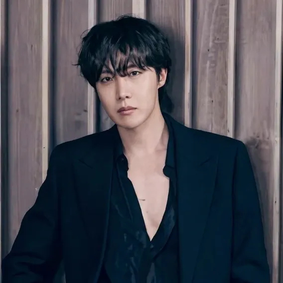 J-hope (防彈少年團)的最新活動照片