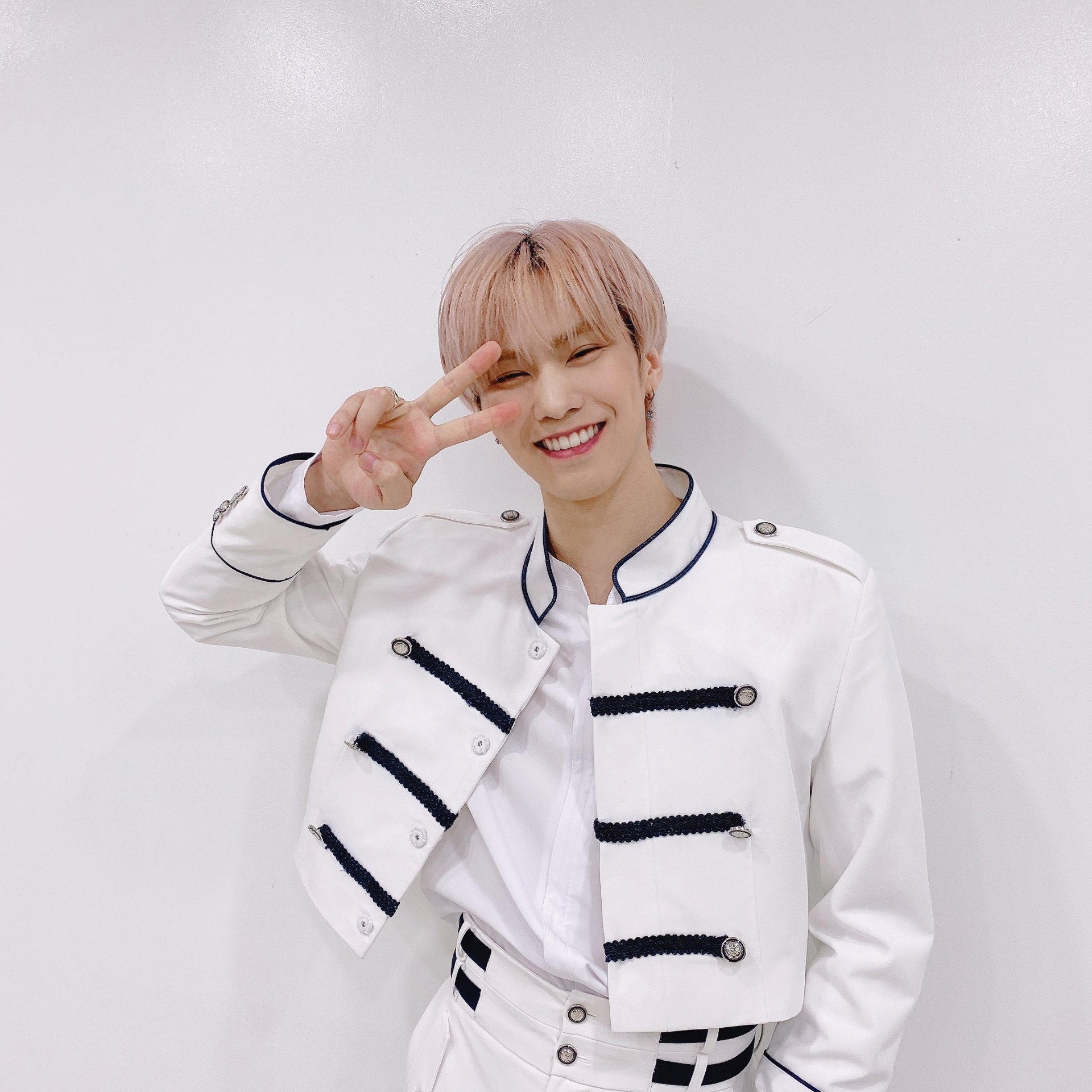 아스트로의 최신 사진