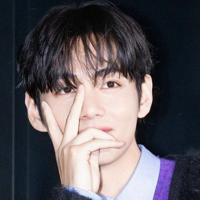 뷔 (방탄소년단) 최근 활동샷