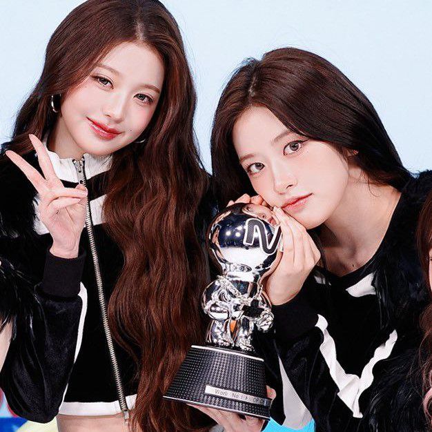 Behind-the-scenes cut of IVE