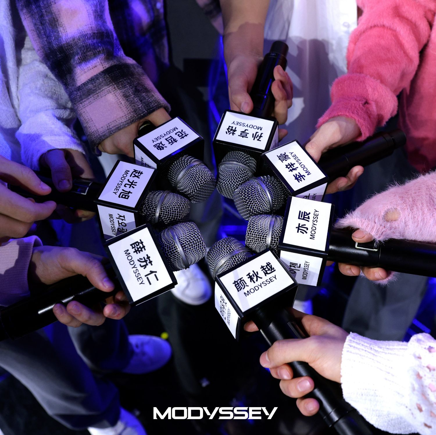 A moment captured by MODYSSEY's fan