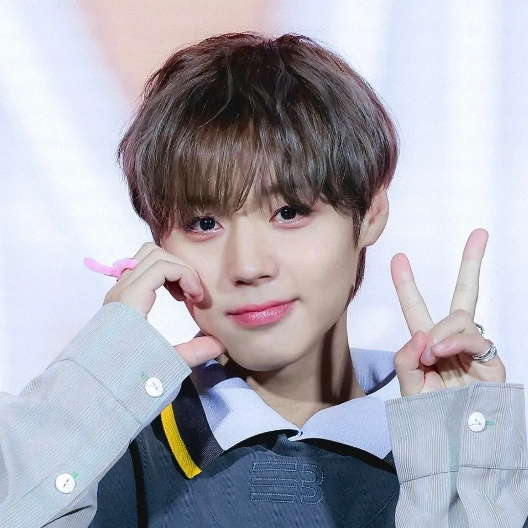 Foto aktivitas terbaru Park Jihoon