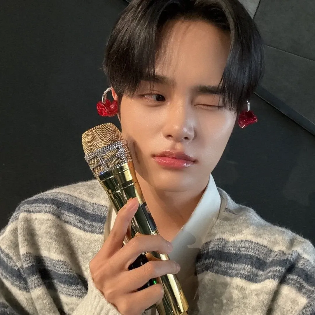 Foto aktivitas terbaru Lee Daehwi (AB6IX)