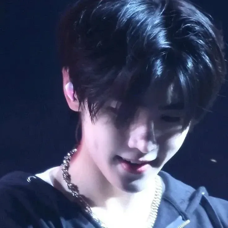 Foto terbaru Sunghoon (ENHYPEN)
