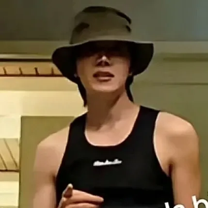 Momen yang diabadikan oleh penggemar j-hope (BTS)