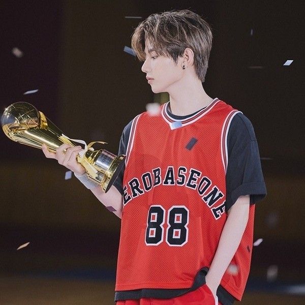 A moment captured by Zhang Hao's fan