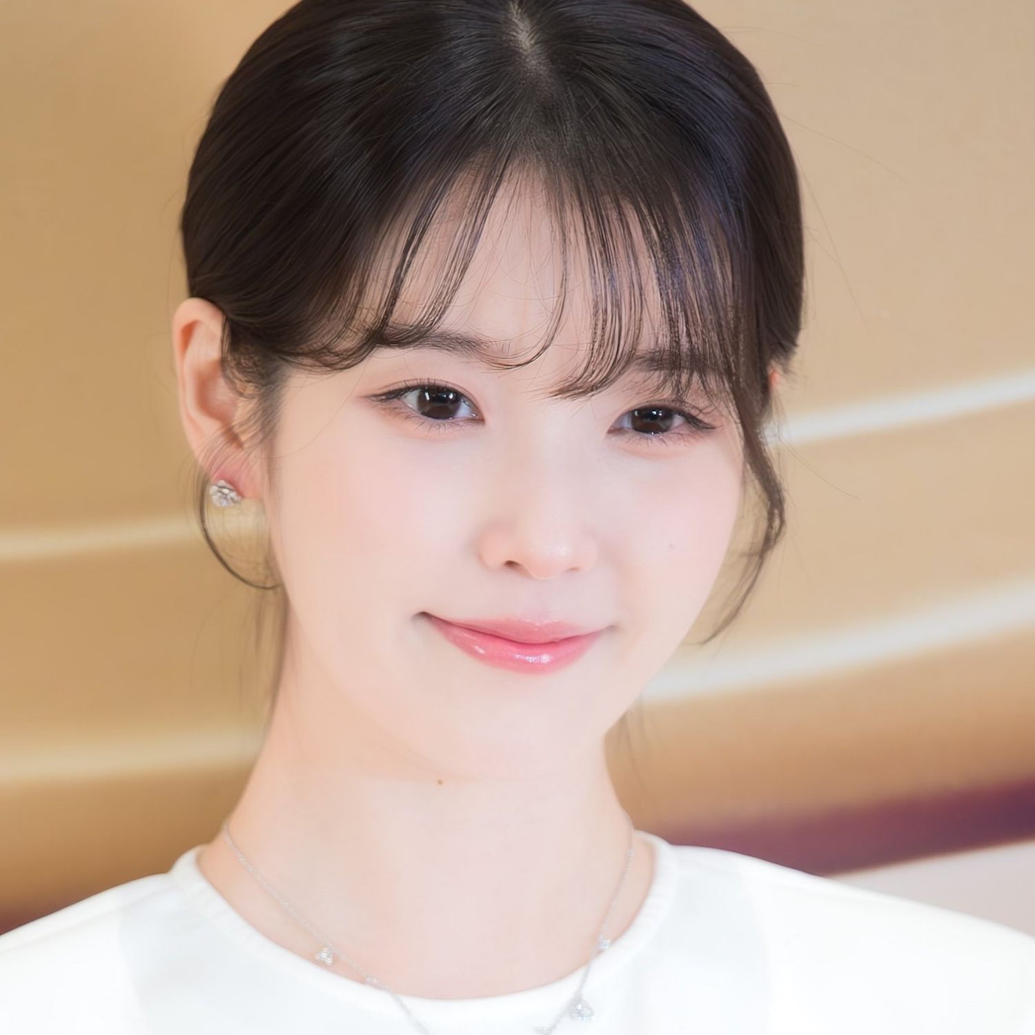 Foto aktivitas terbaru IU