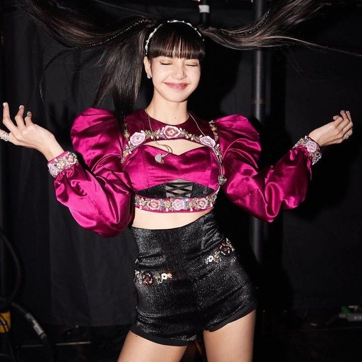 Momen yang diabadikan oleh penggemar Lisa (BLACKPINK)