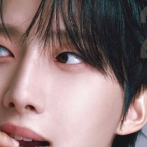 A moment captured by Hui (PENTAGON)'s fan