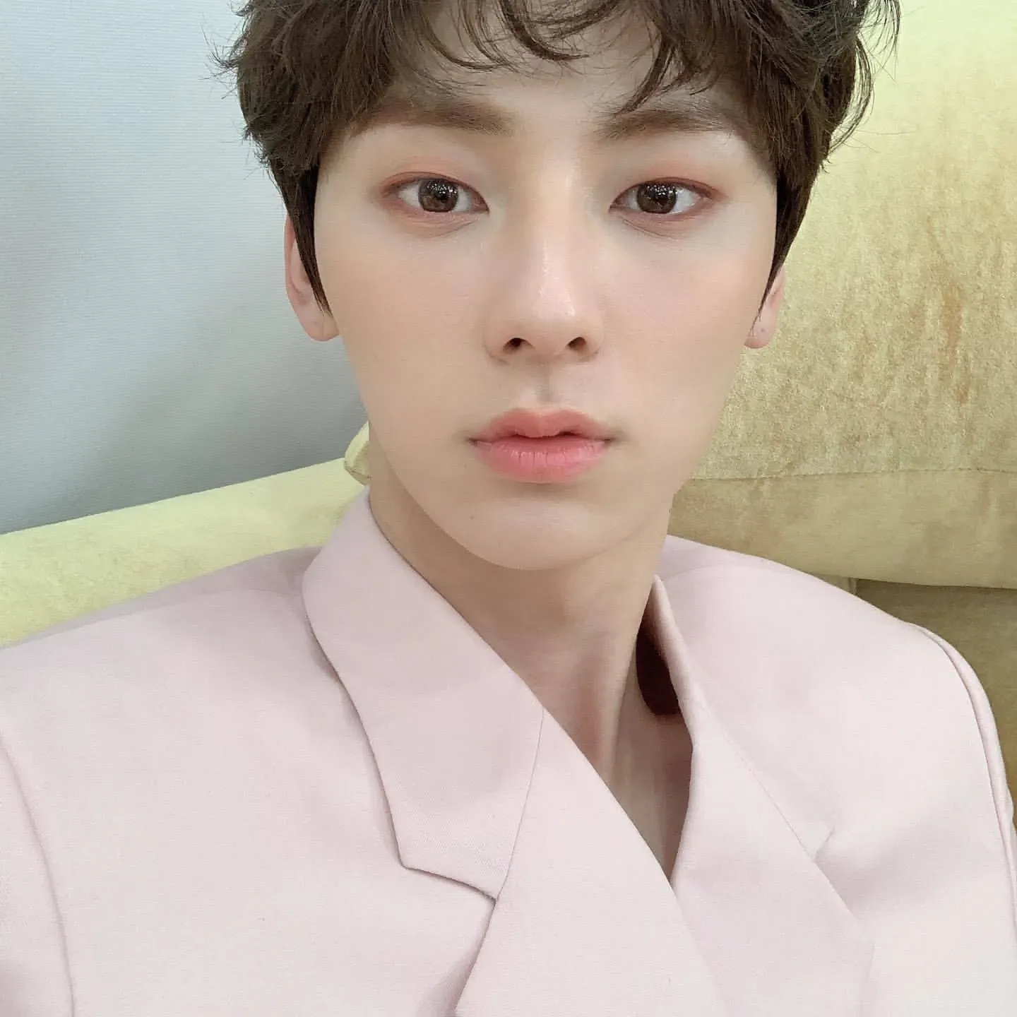 A moment captured by Hwang Minhyun's fan