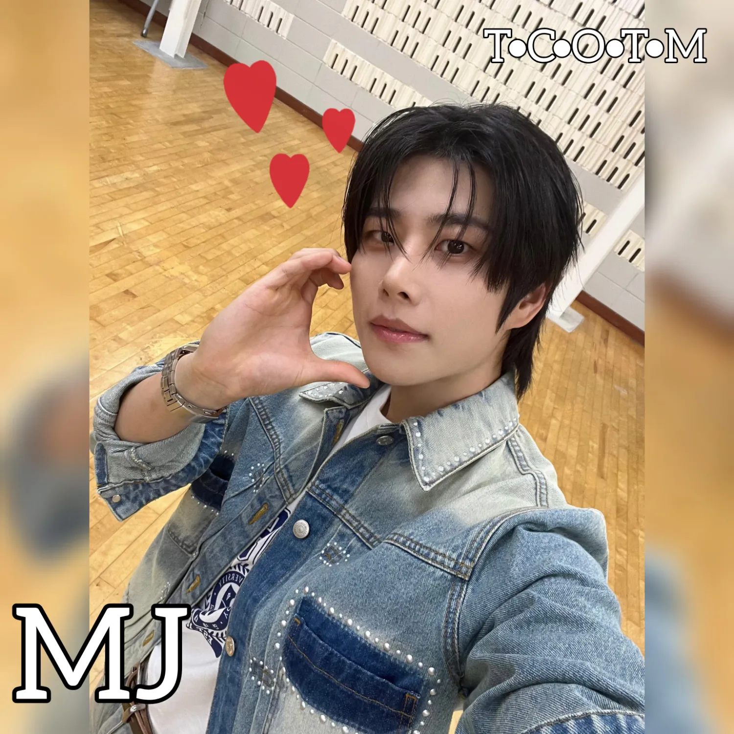 A moment captured by MJ (ASTRO)'s fan