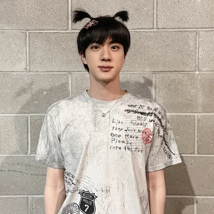 Momen yang diabadikan oleh penggemar Jin (BTS)