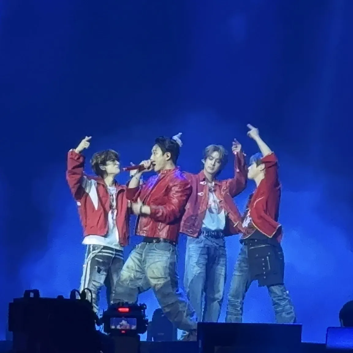 Foto aktivitas terbaru iKON