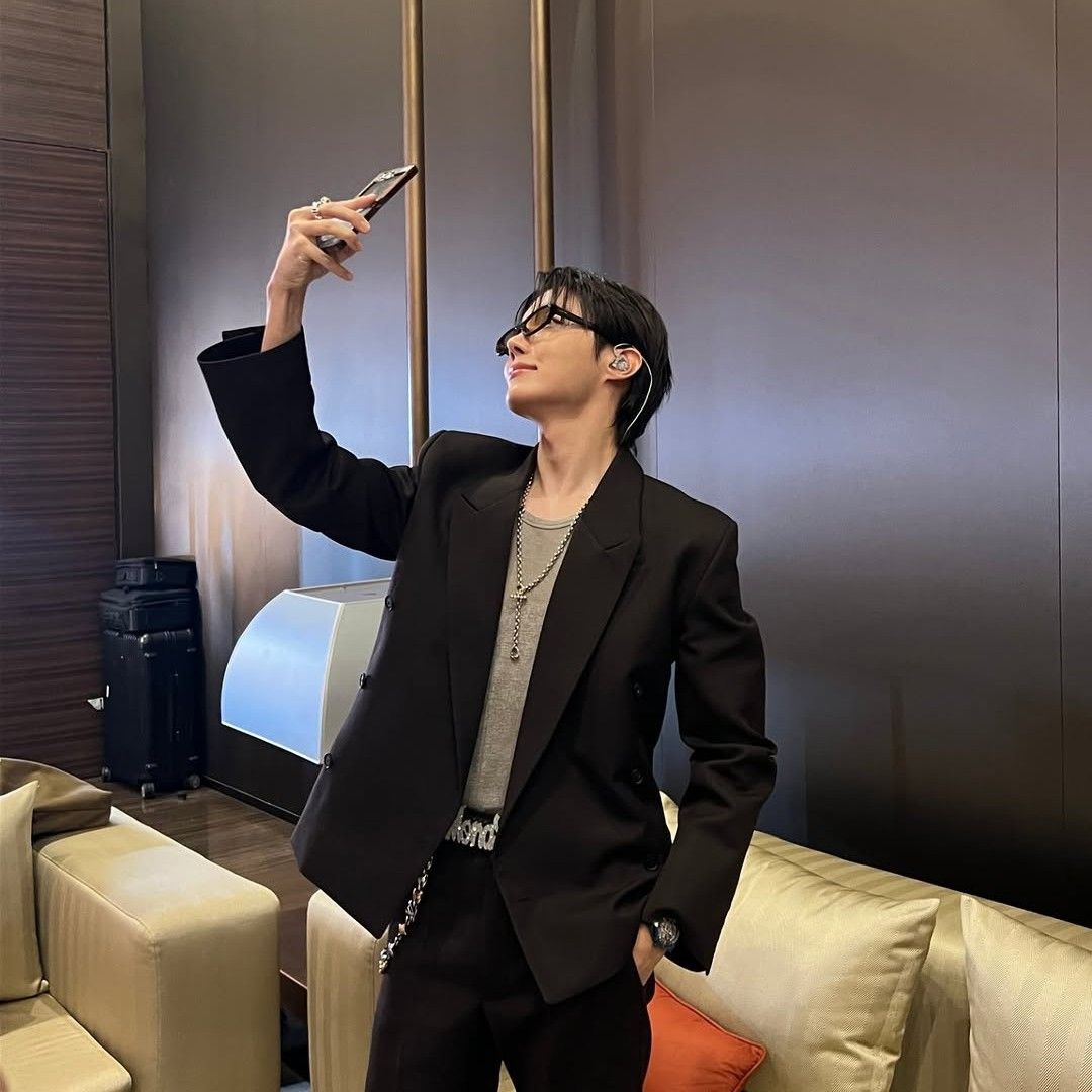 Foto terbaru j-hope (BTS)