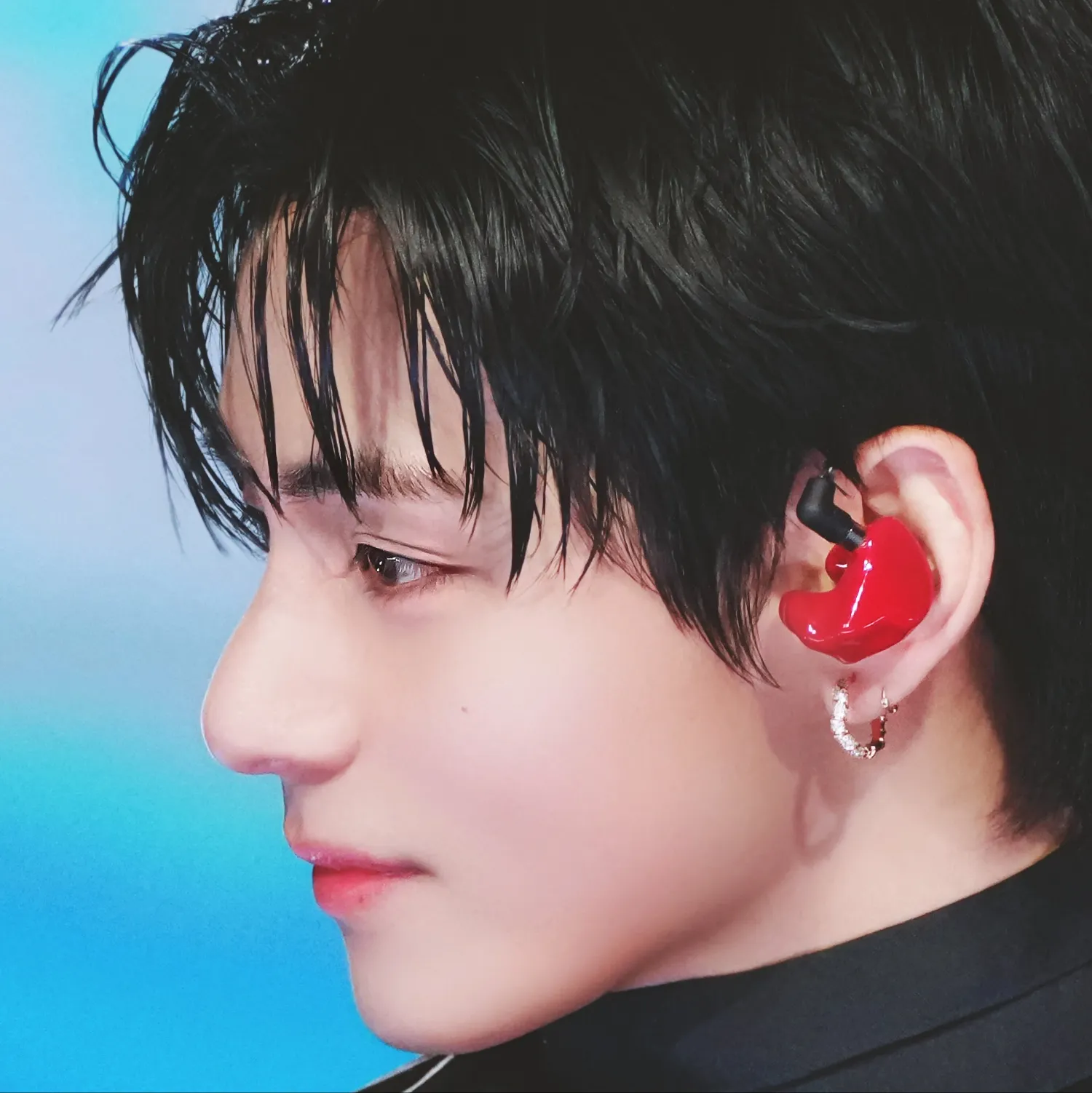 Behind-the-scenes cut of V (BTS)