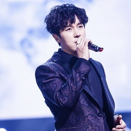 A moment captured by Kim Dongwan (SHINHWA)'s fan