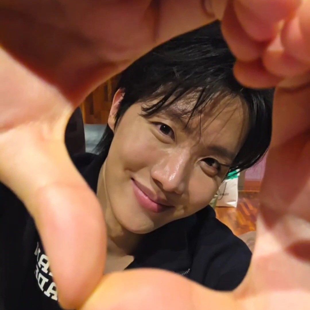 제이홉 (방탄소년단)의 최신 사진