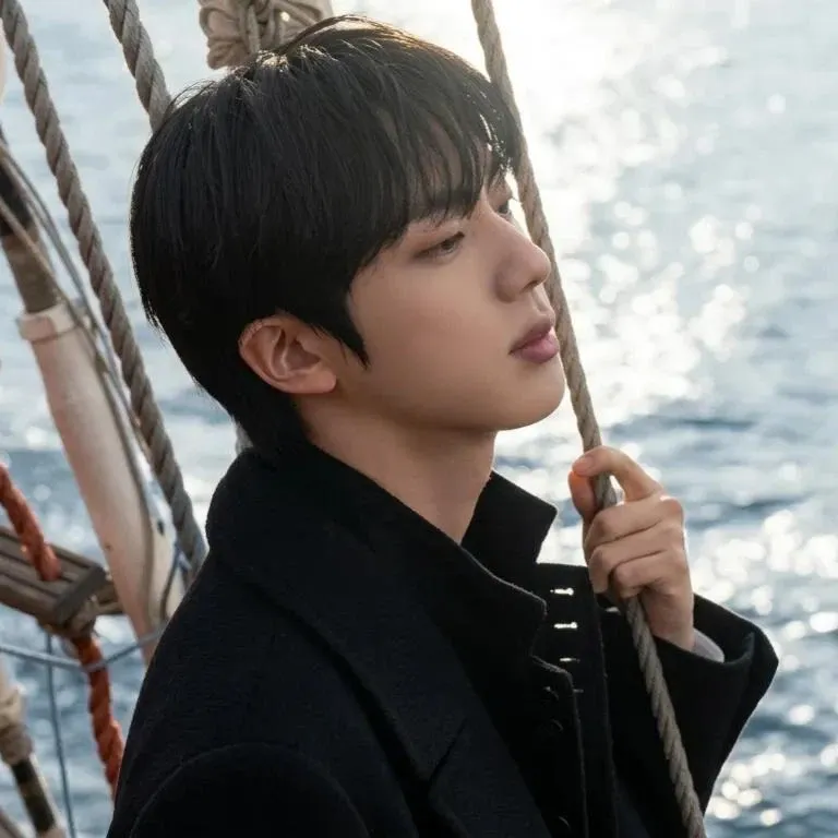 Behind-the-scenes cut of Jin (BTS)