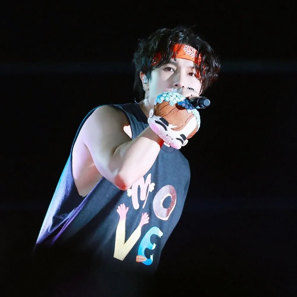 Latest photo of Kim Dongwan (SHINHWA)