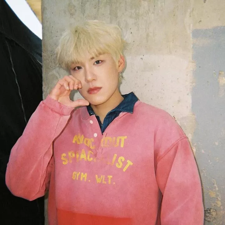 A moment captured by Park Woojin (AB6IX)'s fan